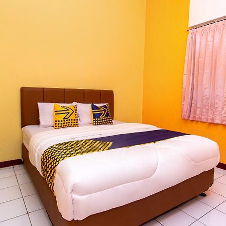 Spot On 2697 Homy House Hotel Semarang Buitenkant foto
