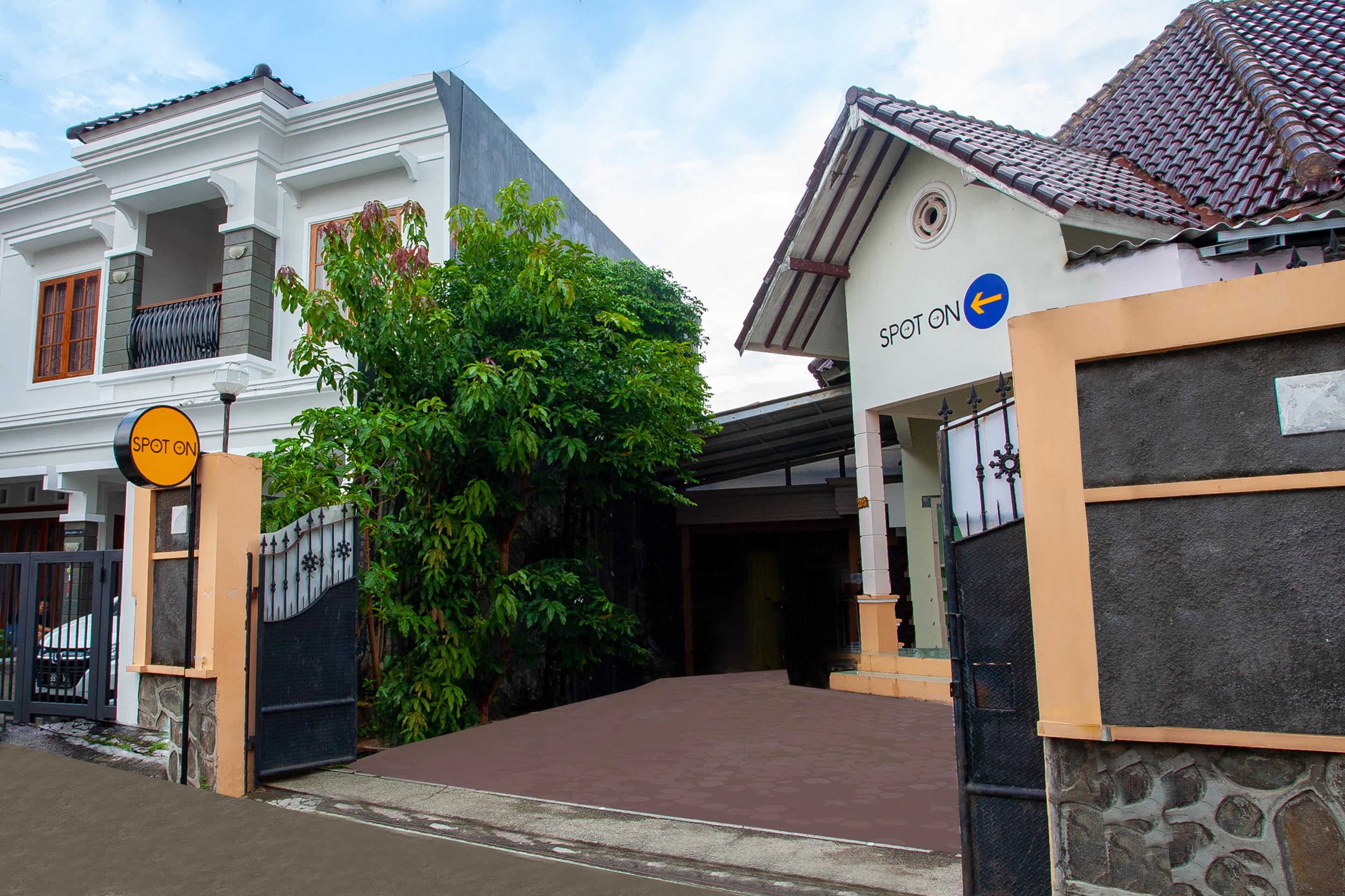 Spot On 2697 Homy House Hotel Semarang Buitenkant foto