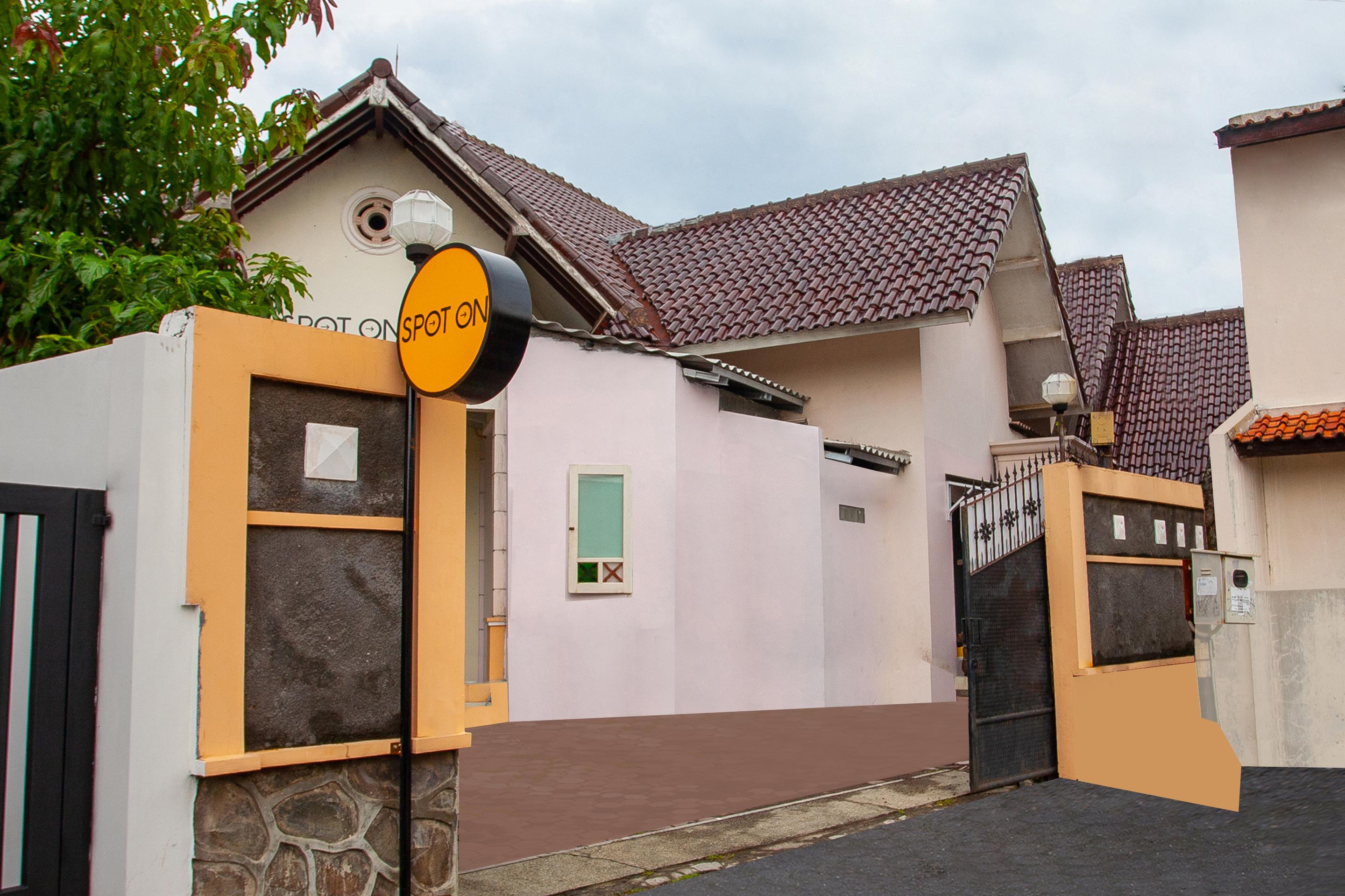 Spot On 2697 Homy House Hotel Semarang Buitenkant foto
